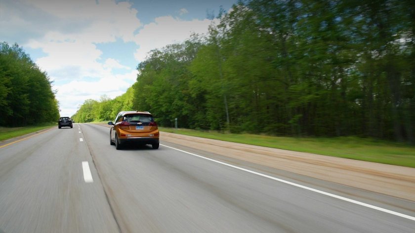 Машина на дороге