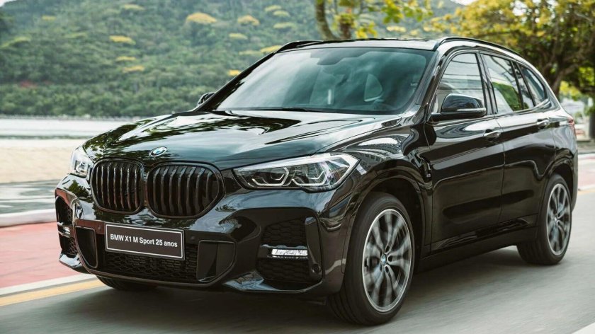 БМВ x1 2021