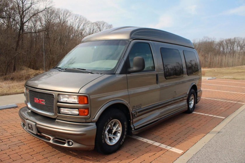 GMC Savana Explorer 2022