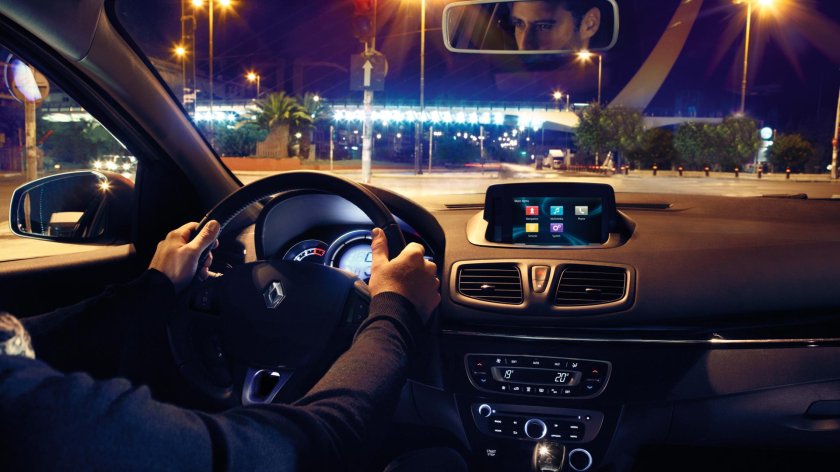 Рено Флюенс салон ночью