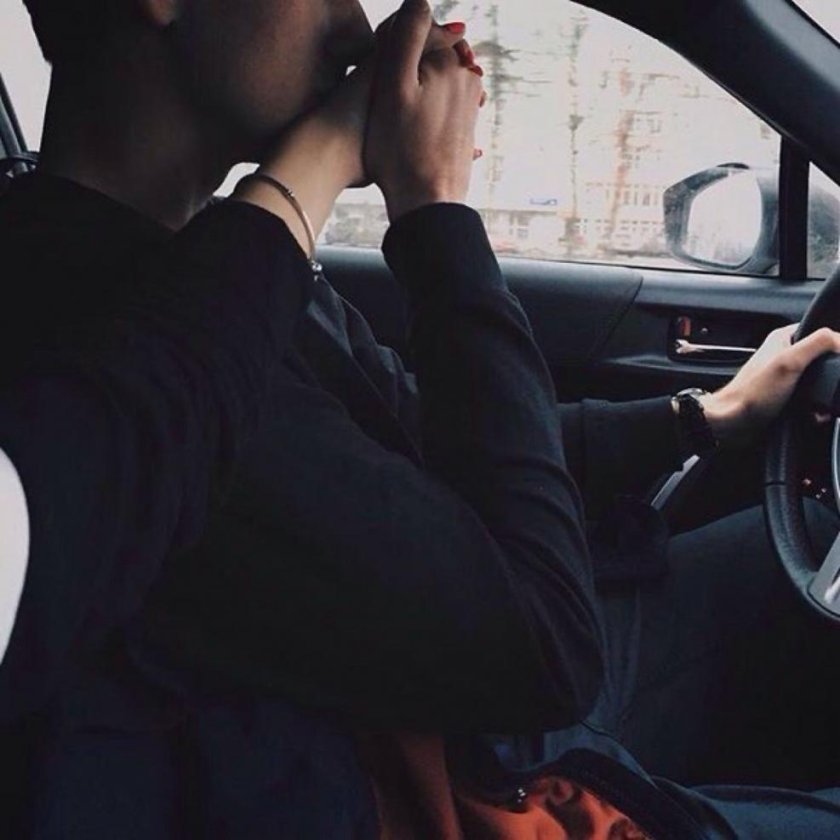 Парень в машине