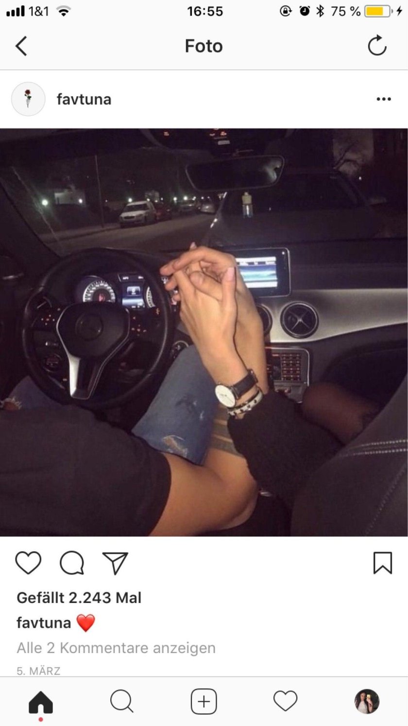 Парень с девушкой в машине