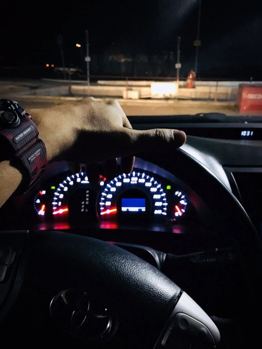 БМВ С девушкой в салоне