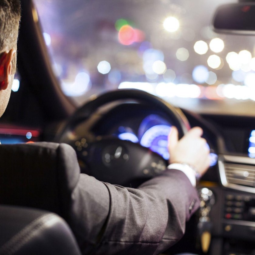 Мужчина за рулем