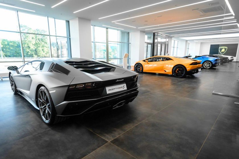 Автосалон Ламборгини
