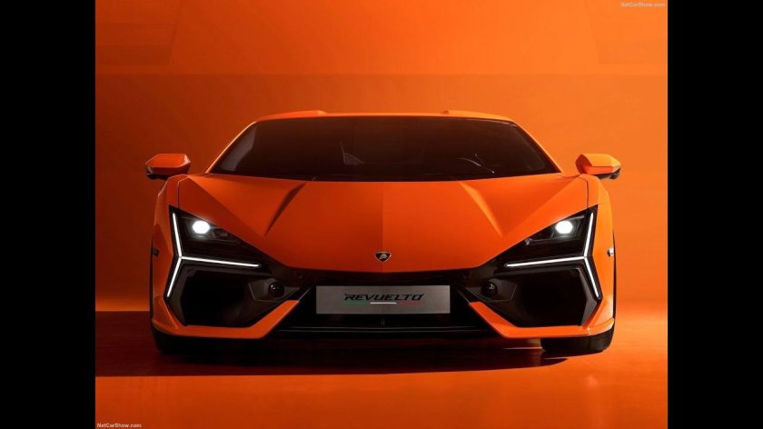 Ламборджини revuelto