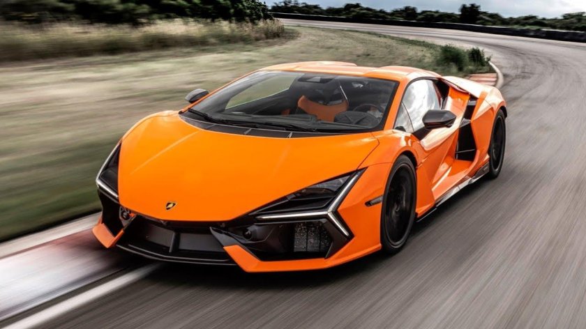 Ламборгини Ревуэлто