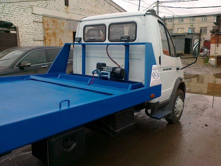 Эвакуатор Валдай с ломаной платформой