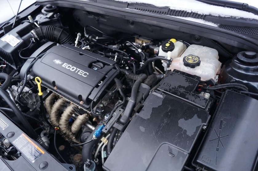 Шевроле Круз 1.8 под капотом