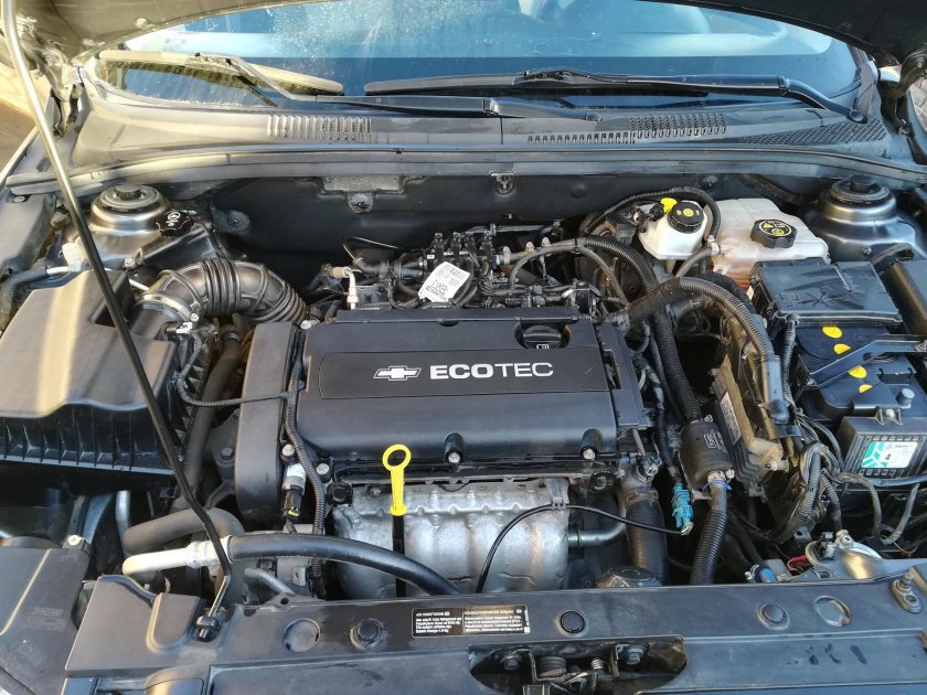 Подкапотка Шевроле Круз 1.6