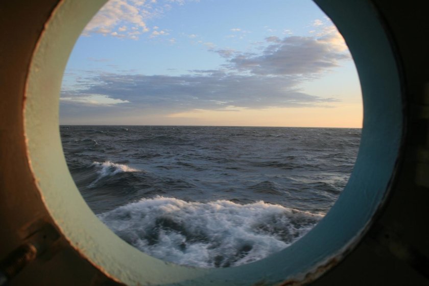 Вид из иллюминатора корабля