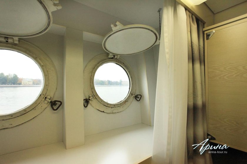 Иллюминатор корабля