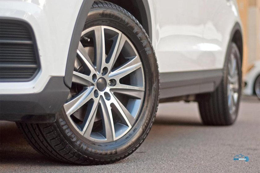 Goodyear ULTRAGRIP 600