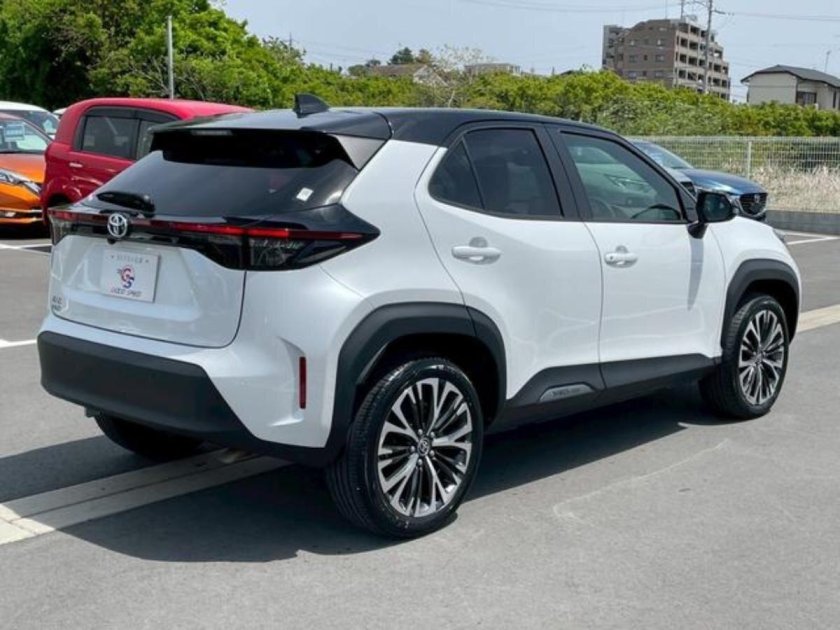 Тойота ярис кросс 2022