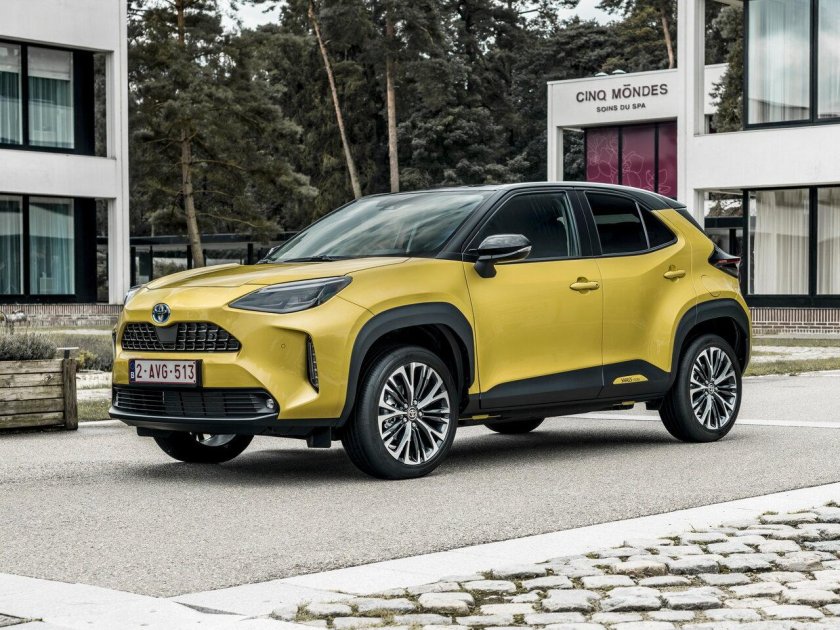 Ярис кросс 2022