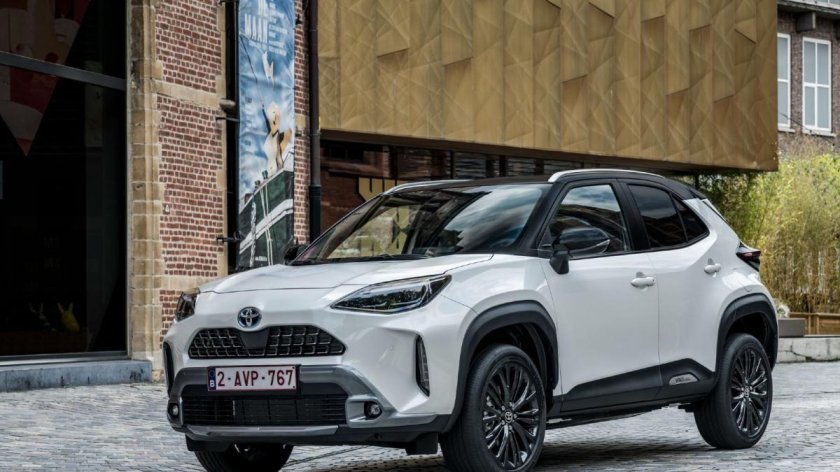 Тойота Ярис кросс