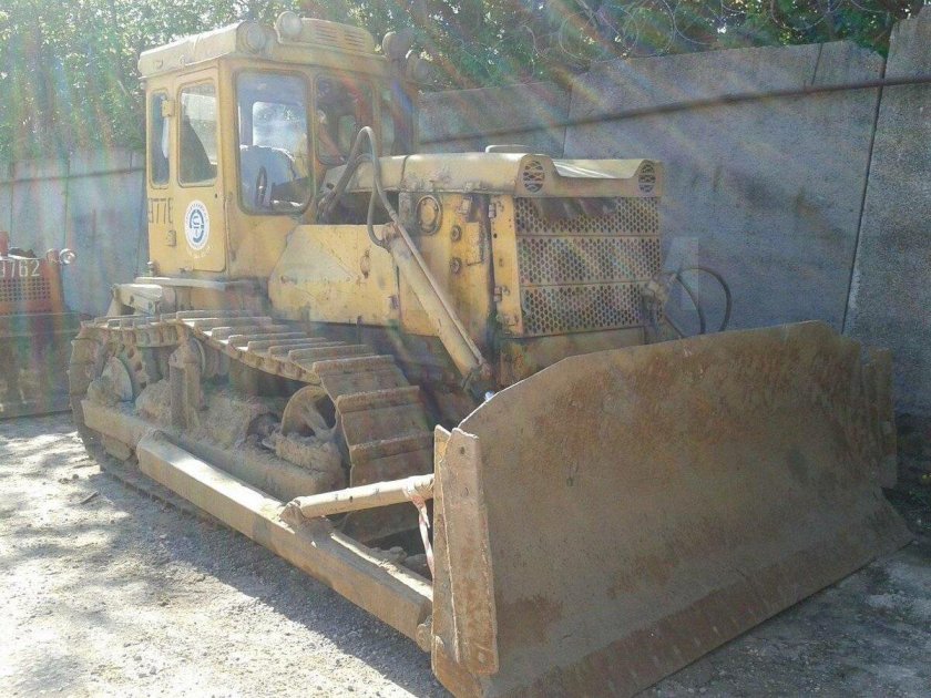 Гусеничный бульдозер