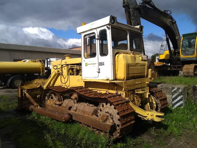 Бульдозер чтз т 170