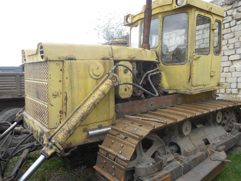 ЧТЗ 130 бульдозер