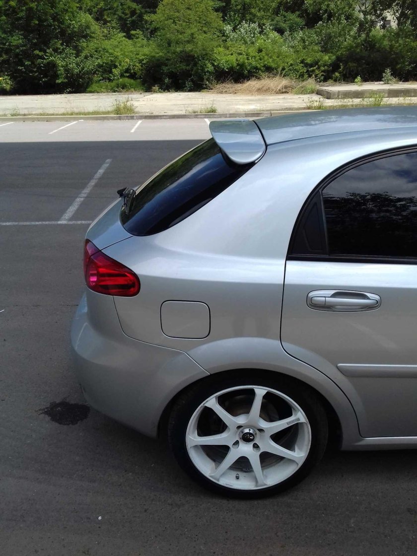 Верхний спойлер Шевроле Лачетти хэтчбек