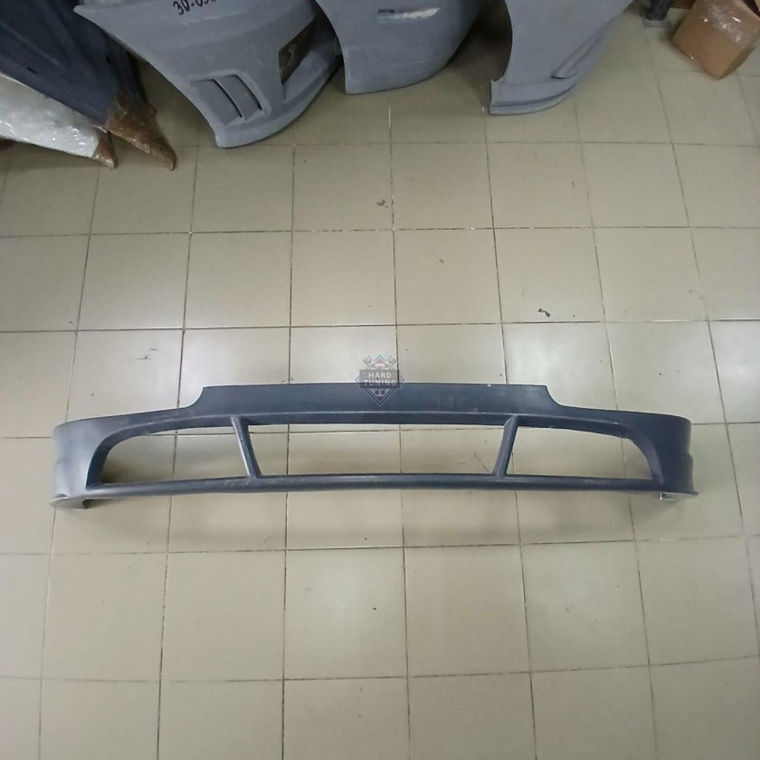 Передний бампер