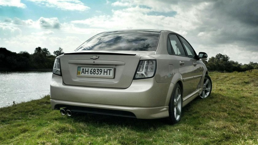 Обвес на Шевроле Лачетти седан