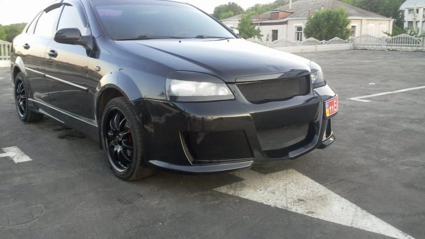 Шевроле Лачетти седан черный в обвесе