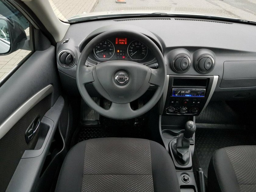 Nissan Almera g15 салон
