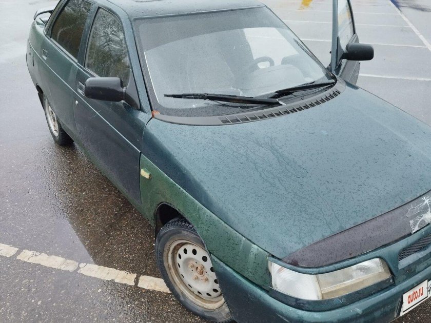 ВАЗ 2110 зеленая с белыми фигнями