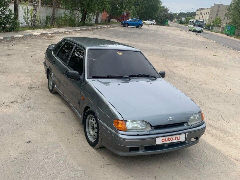 ВАЗ 2115 серебристая на колпаках