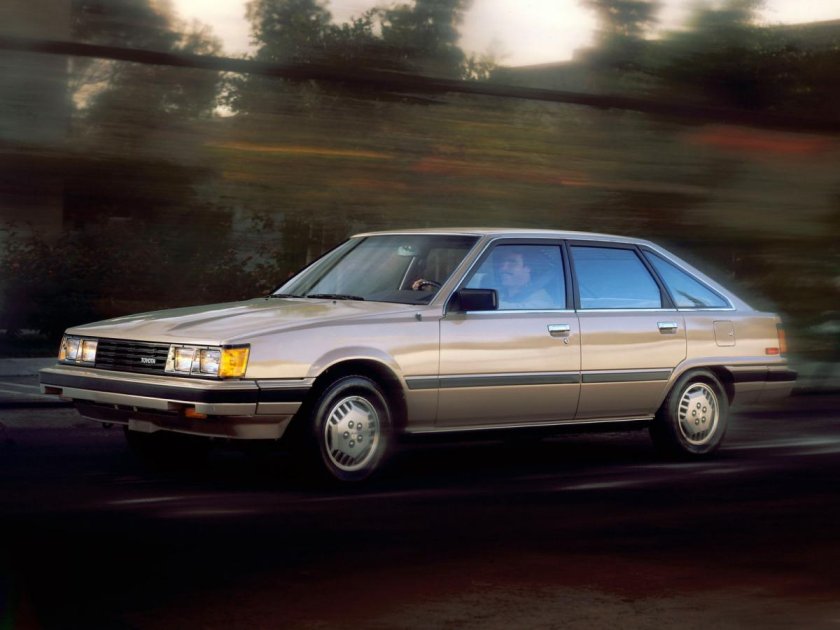 Toyota Camry v10 1982
