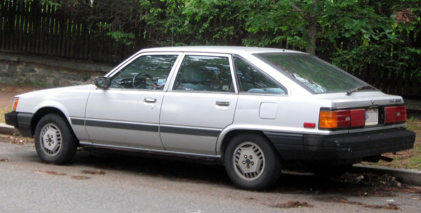 Toyota Camry v10 1983