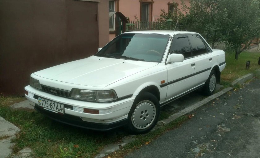 Toyota Camry 1990