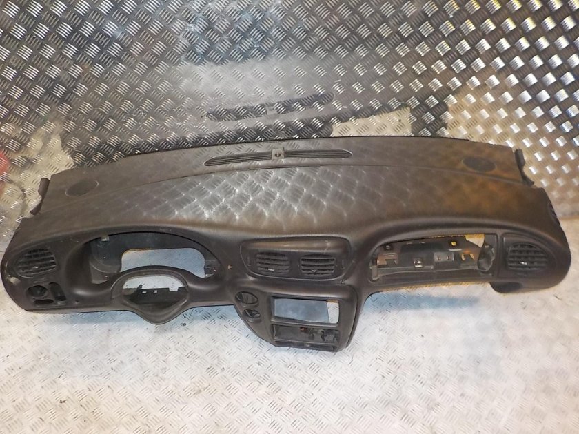 Передняя панель Шевроле Трейлблейзер 2006