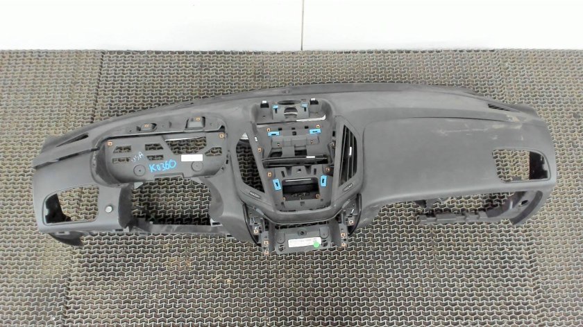 Полка Торпедо Шевроле кобальт