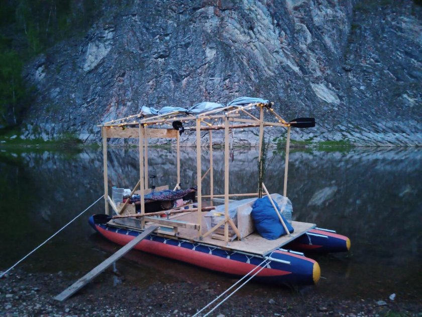 Приспособления для управления катамараном на реке