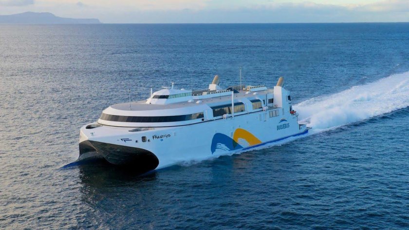 Скоростной катамаран incat