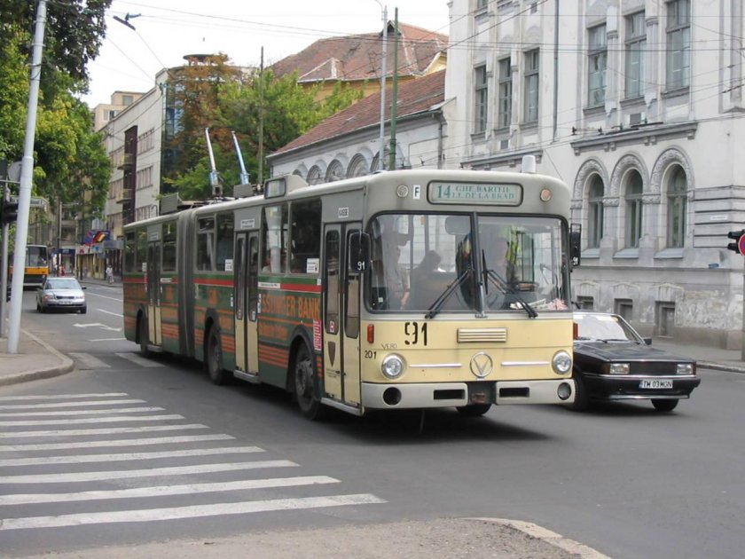Mercedes-Benz o305