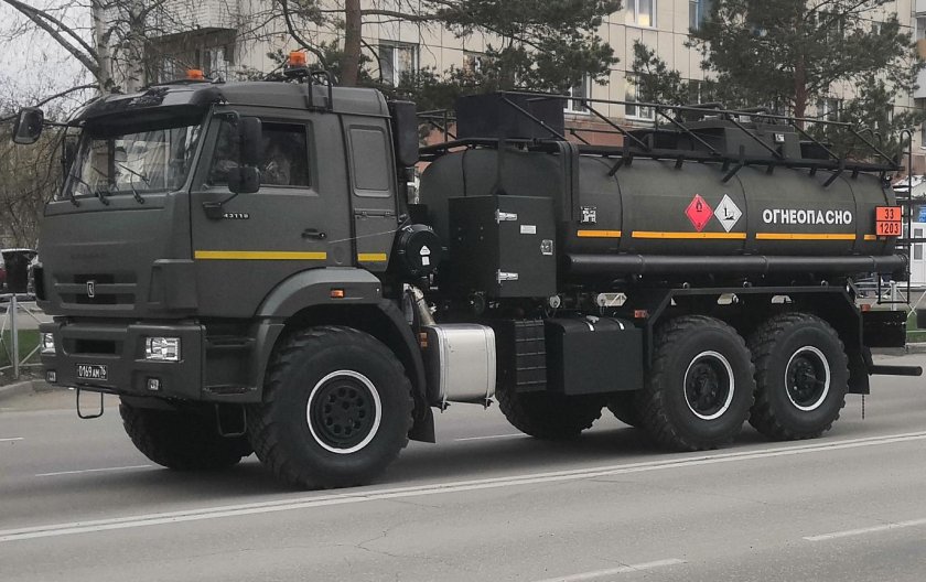 Камаз 43118 топливозаправщик военный