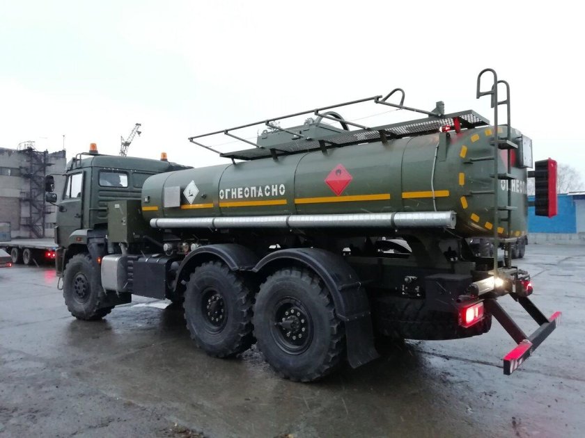 Бензовоз КАМАЗ 43118 военный