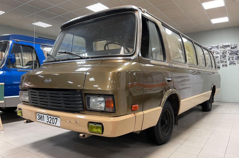 Микроавтобус ЗИЛ-3207 «Юность»