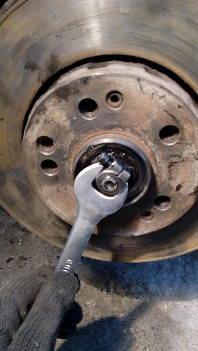 Передний ступичный подшипник Мерседес 124