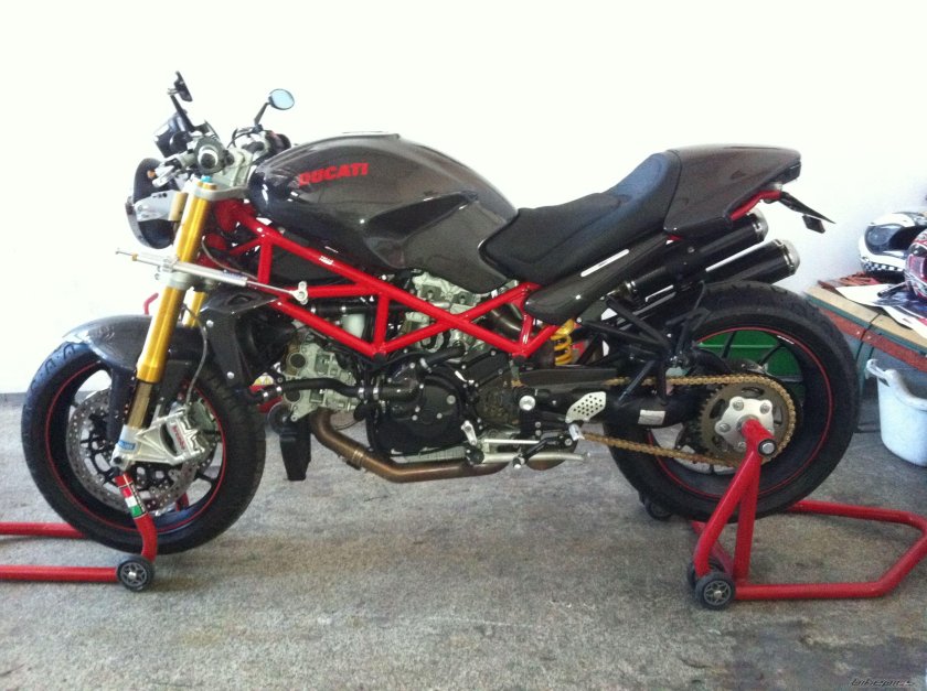 Дукати монстр s4r