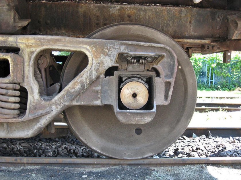 Букса с подшипником скольжения тележки грузового вагона