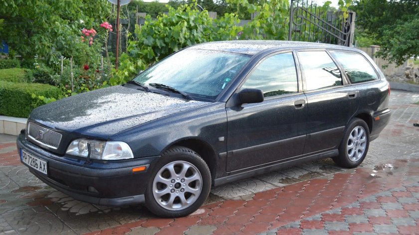 Volvo v40 1