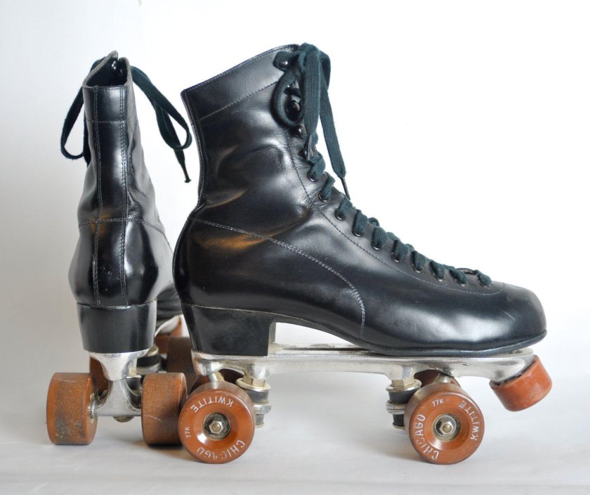Старые роликовые коньки