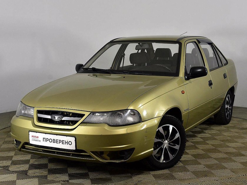 Фото Дэу Нексия золотистого цвета