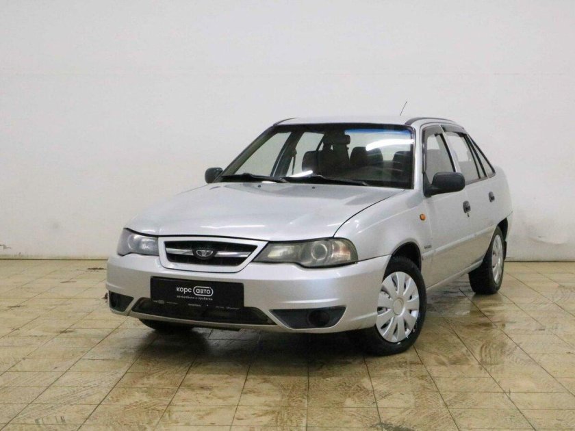 Daewoo Nexia 2012 серебристая