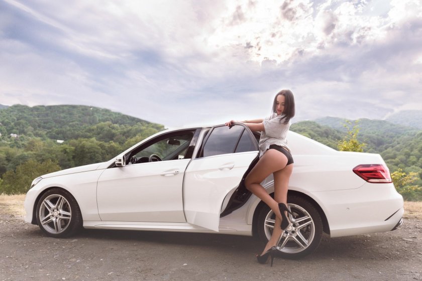 Мерседес w212 с девушкой