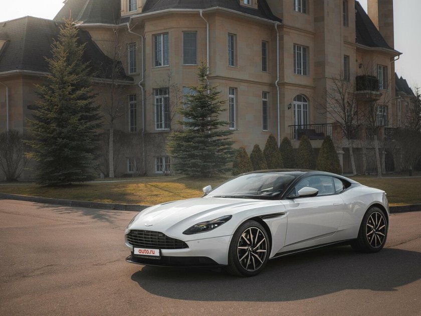 Астон Мартин db11